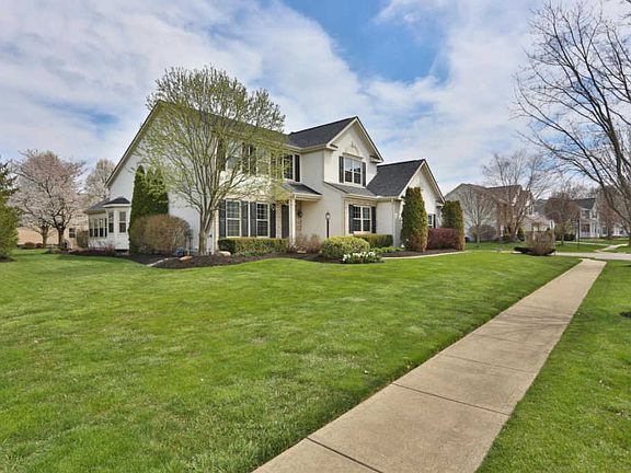 3rd image of 7660 Windsor Dr