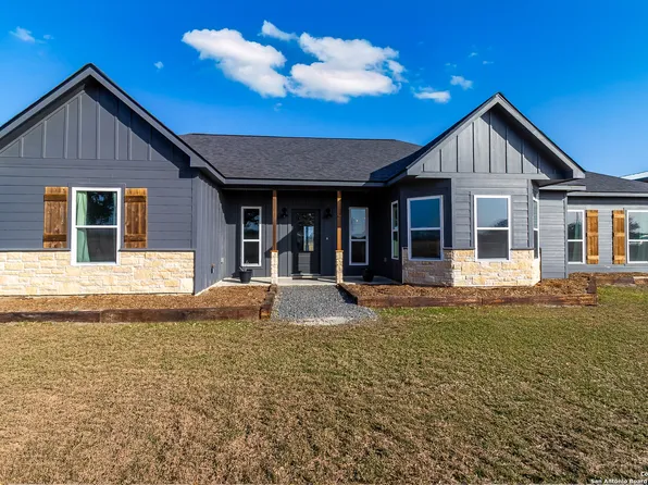 3417 FM 888, Beeville, TX 78102
