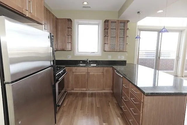 1150 N Hoyne Ave #3S — Photo 3