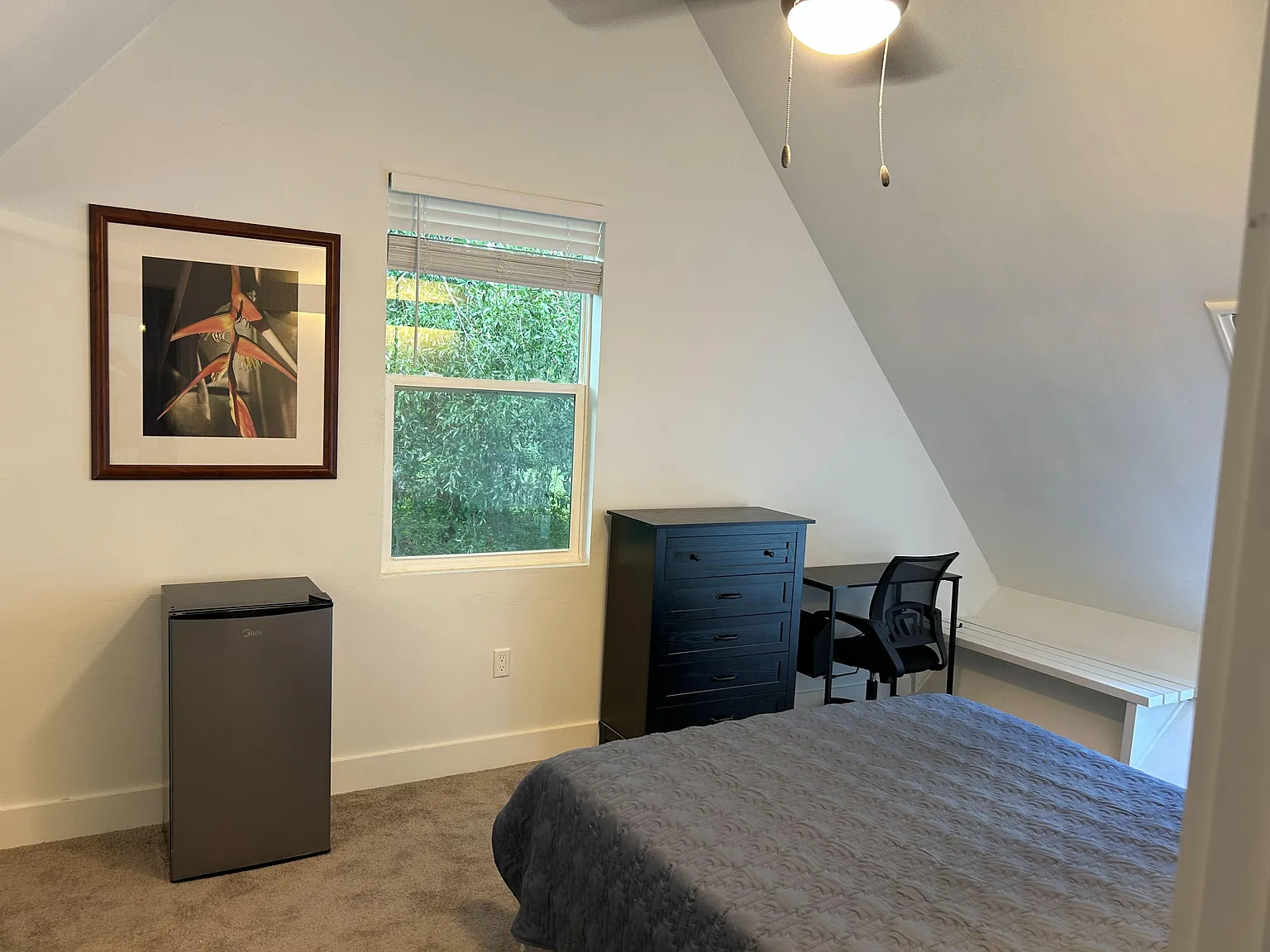 4 bed, 2.0 bath, 2000 sqft, $918 — Photo 2