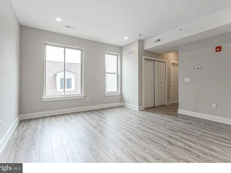 2162 E Norris St #203 — Photo 3