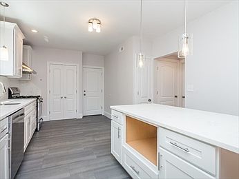 3rd image of 34 King St Unit 2