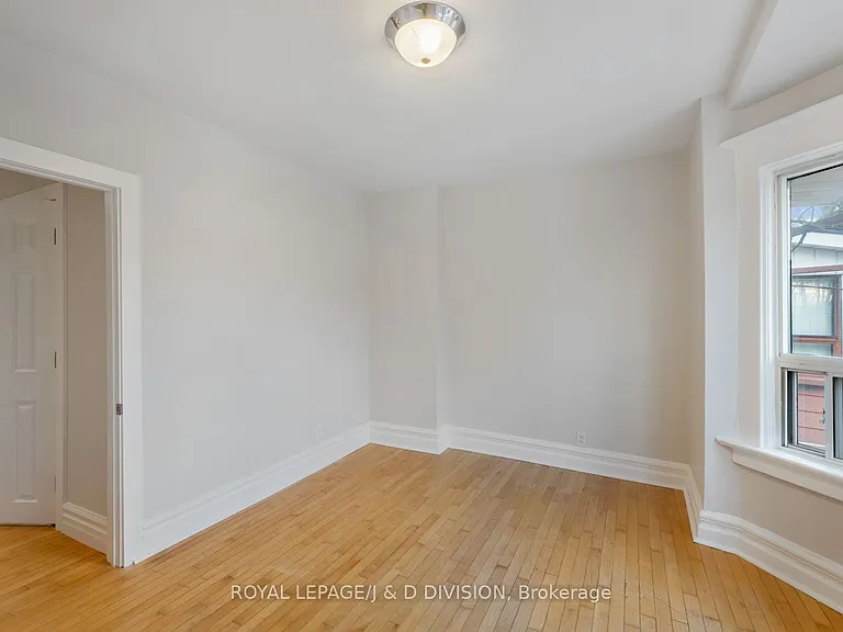 1132A Dovercourt Rd — Photo 16