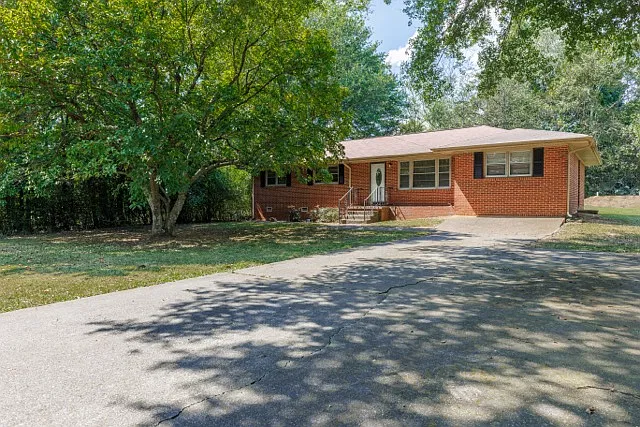 402 Stella Drive - 1 — Photo 2