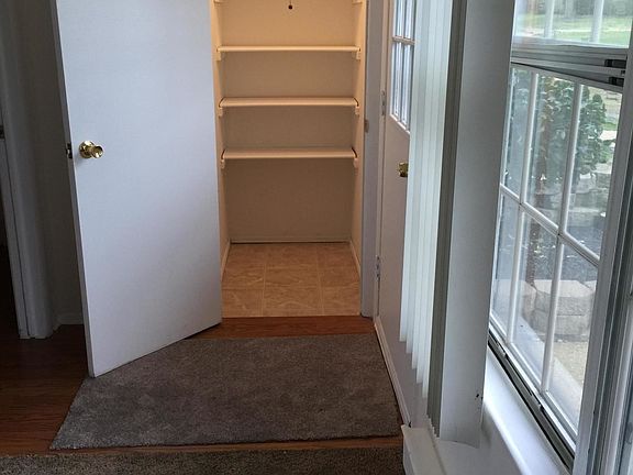 4th image of 48B Edinburgh Ln #B