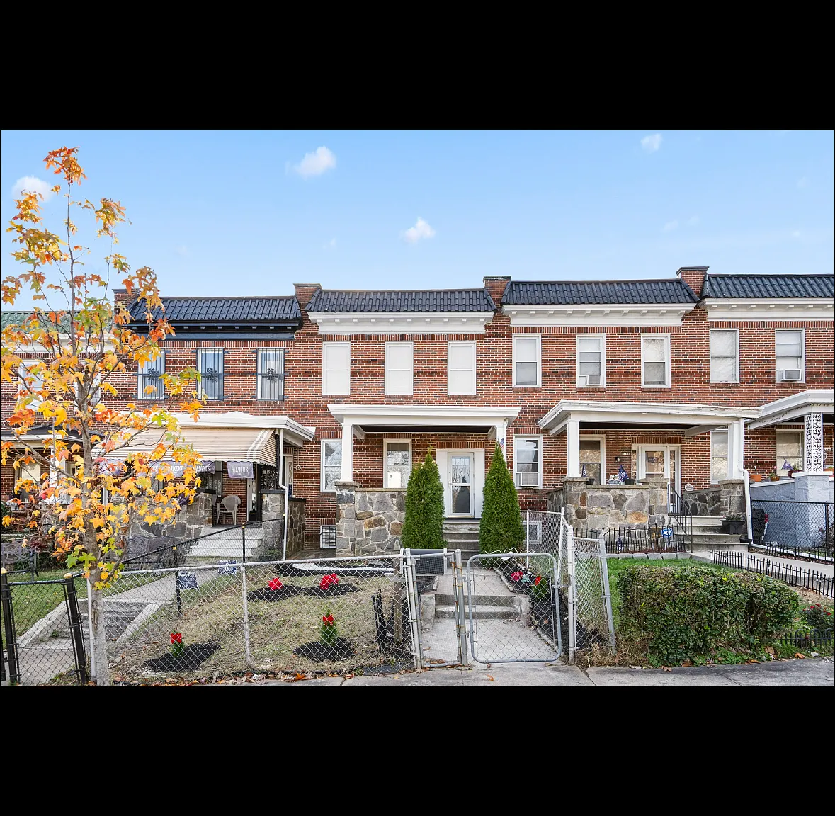 1415 Carswell Street - 1 — Photo 1