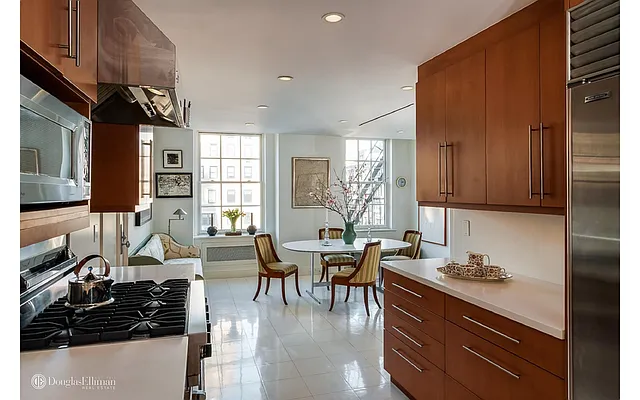 Sold by Douglas Elliman | media 24