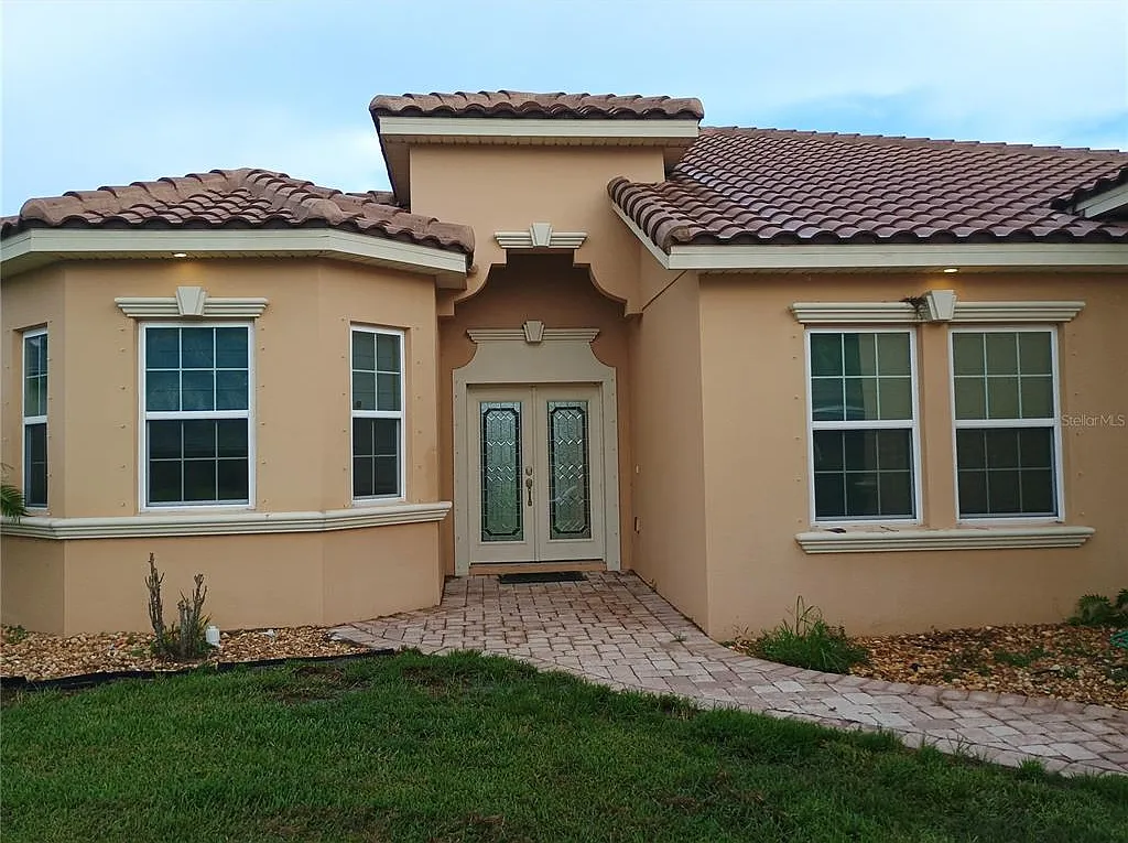 6 bed, 4.0 bath, 3238 sqft, $4,500 — Photo 2