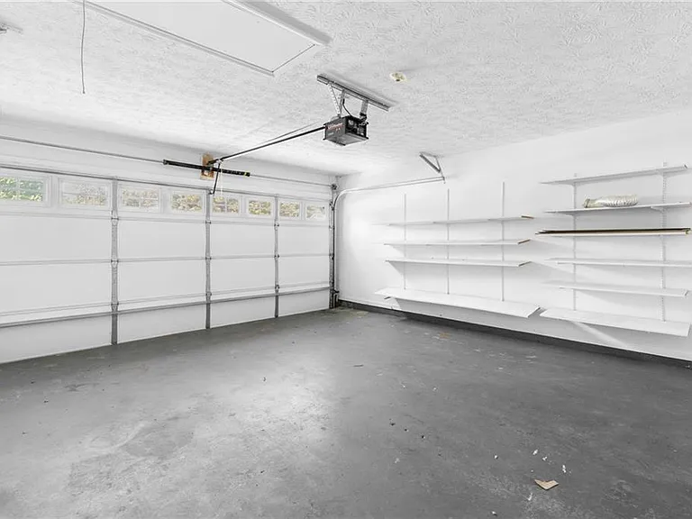 2110 Racquet Club Cir — Photo 32