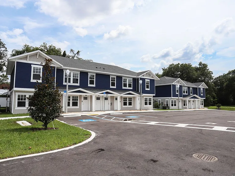 Royal Oak Apartments — Photo 6