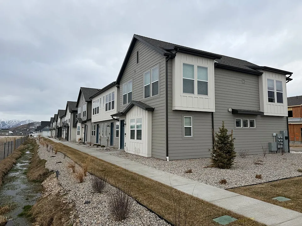 170 Grassy Knolls Path