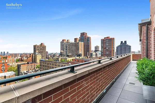 Sold by Sotheby's International Realty | media 13