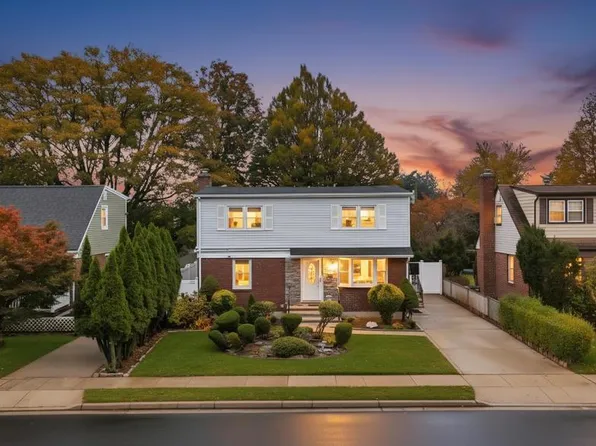 5 Edward Ave, Hicksville, NY 11801