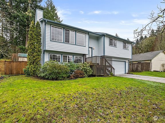 3rd image of 1532 Mapleridge Drive NE