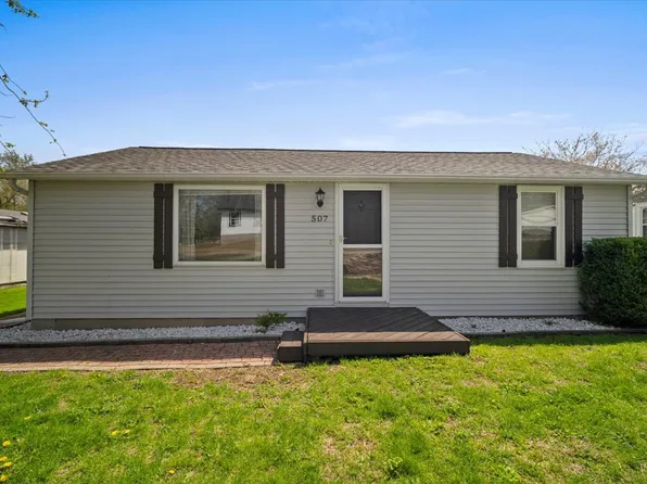 507 E Walnut St, Hudson, IL 61748