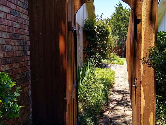 5th image of 2945 Housley Dr