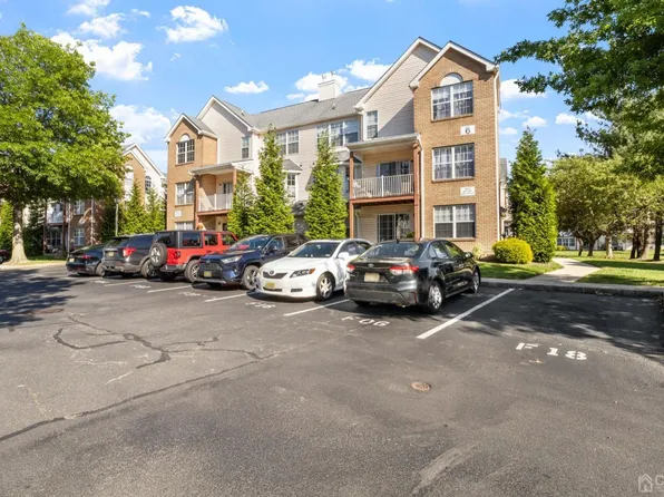 609 Hampshire Dr, North Brunswick, NJ 08902