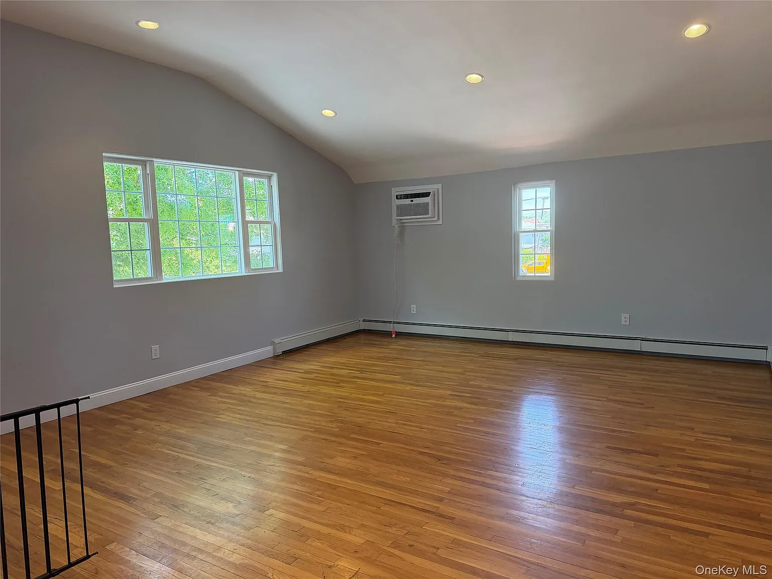 3 bed, 2.0 bath, 2058 sqft, $3,400 — Photo 4