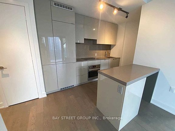 4th image of 7 Grenville St #2205