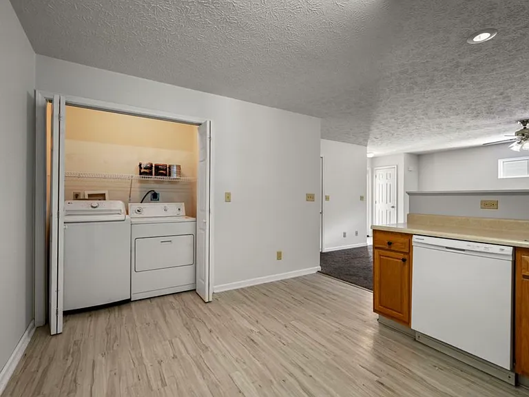 810 W Gaston Dr — Photo 4