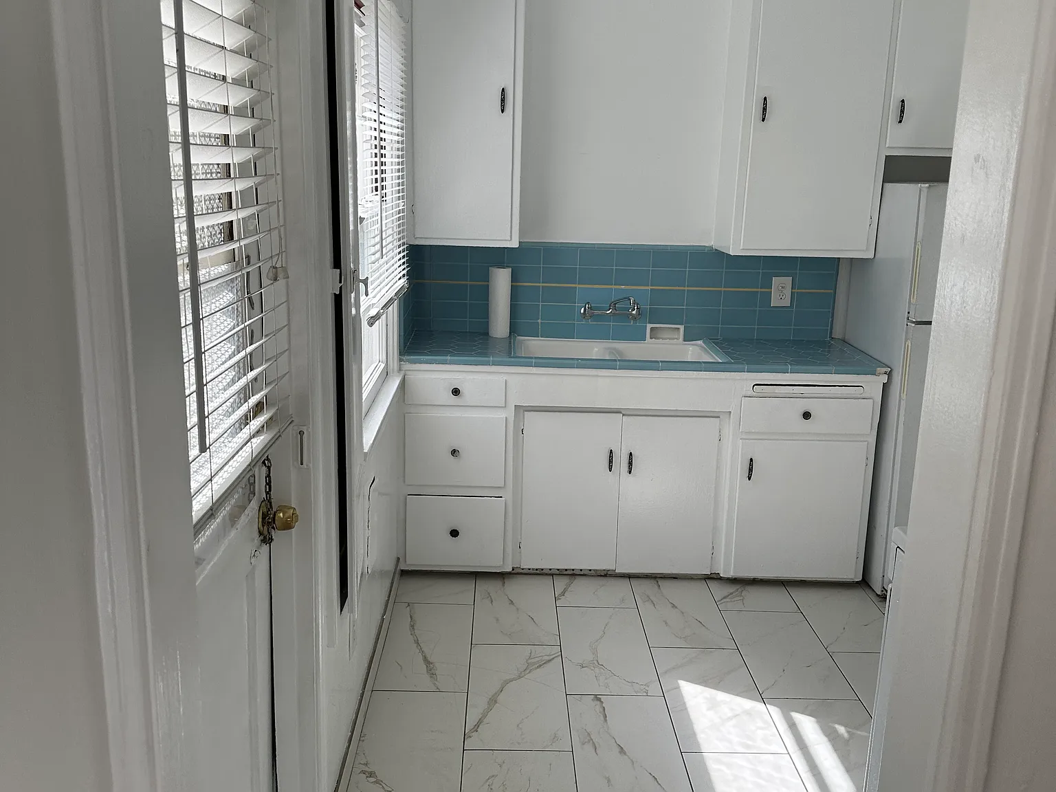 1849 S Beverly Glen Blvd — Photo 1