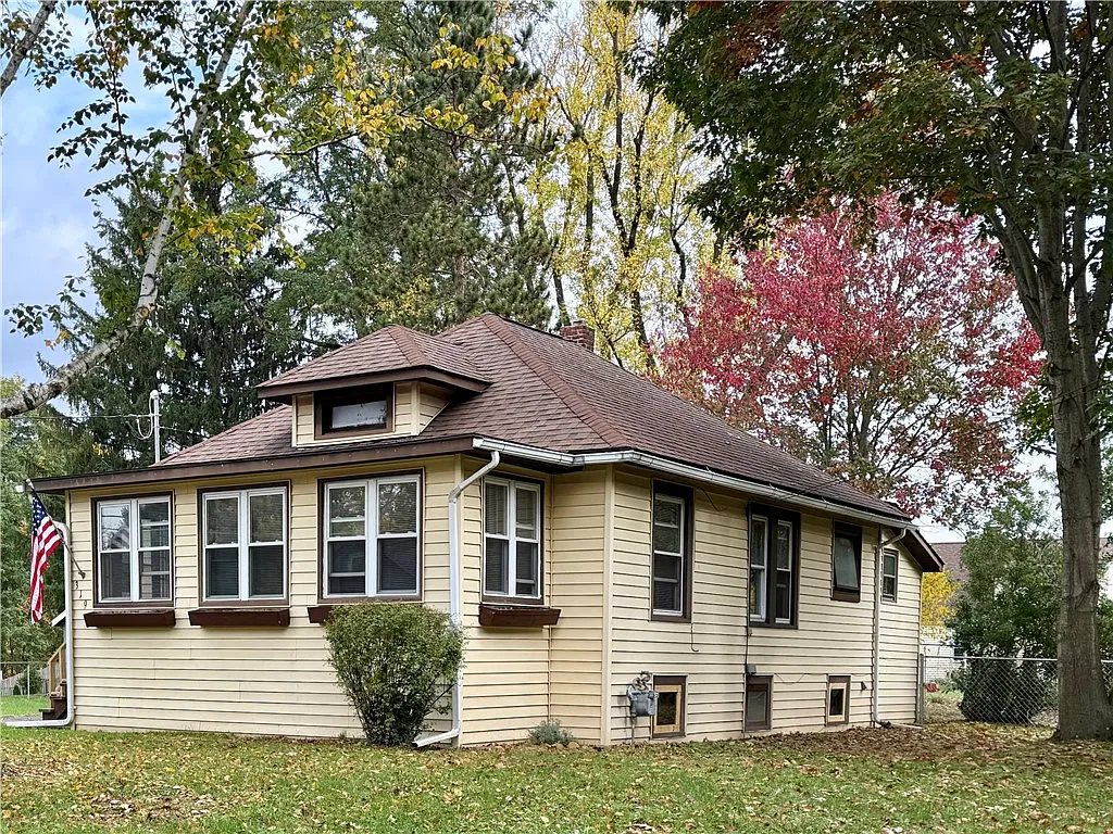 2 bed, 1.0 bath, 858 sqft, $1,400 — Photo 3