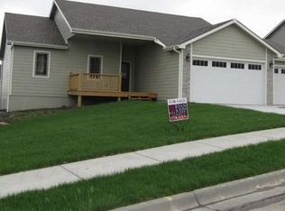 312 Highland Pointe Dr, Manhattan, KS 66503