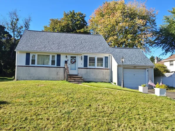 909 Carlin Dr, Southampton, PA 18966