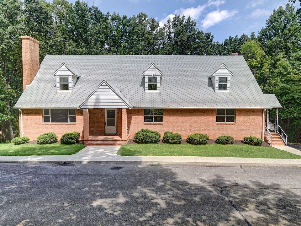 1st image of 200 Brown Haven Ln
