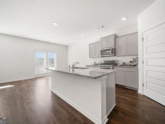 4th image of 1593 Daisy May Ct