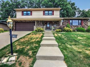 2140 Hidden Valley Dr, Crown Point, IN 46307