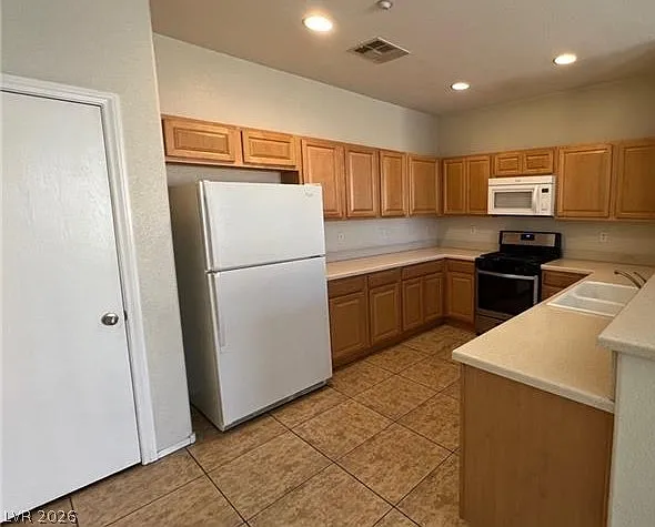 2 bed, 2.0 bath, 1354 sqft, $1,400 — Photo 3