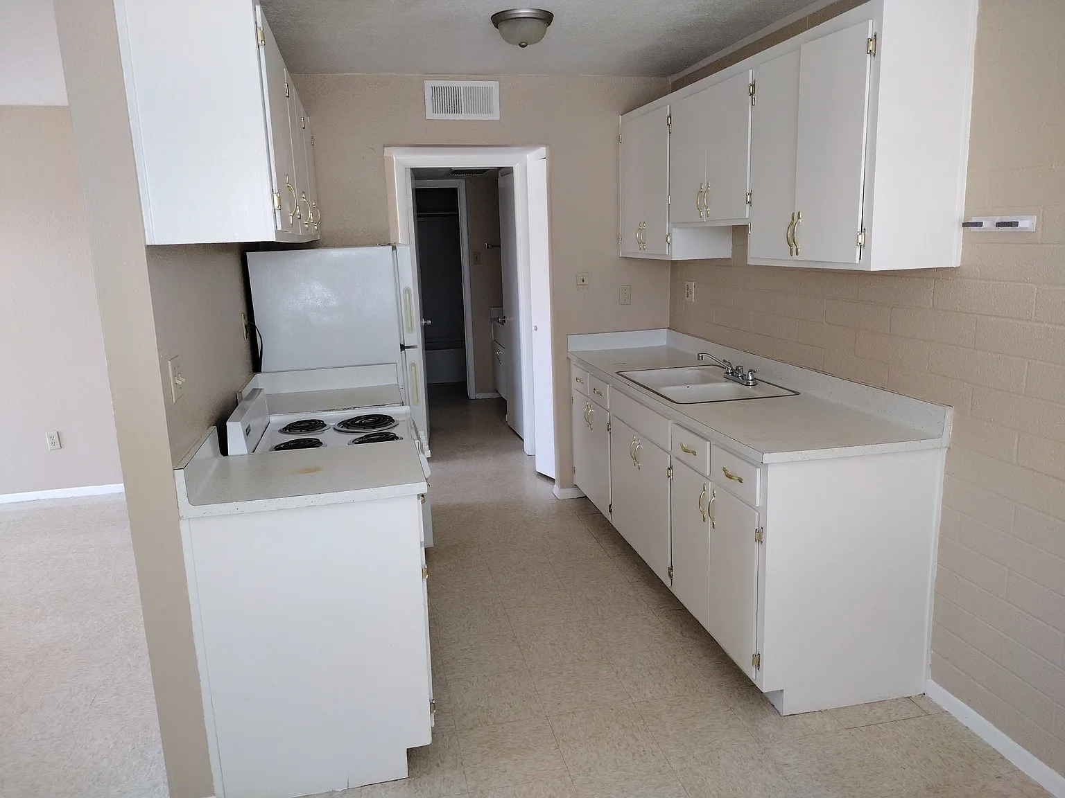 1 bed, 650 sqft, $995 — Photo 3