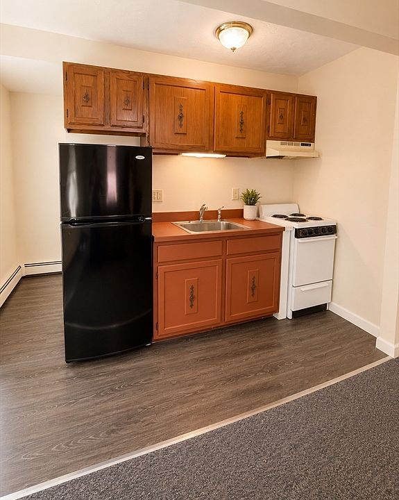 1st image of 8 Exchange Ct APT 2