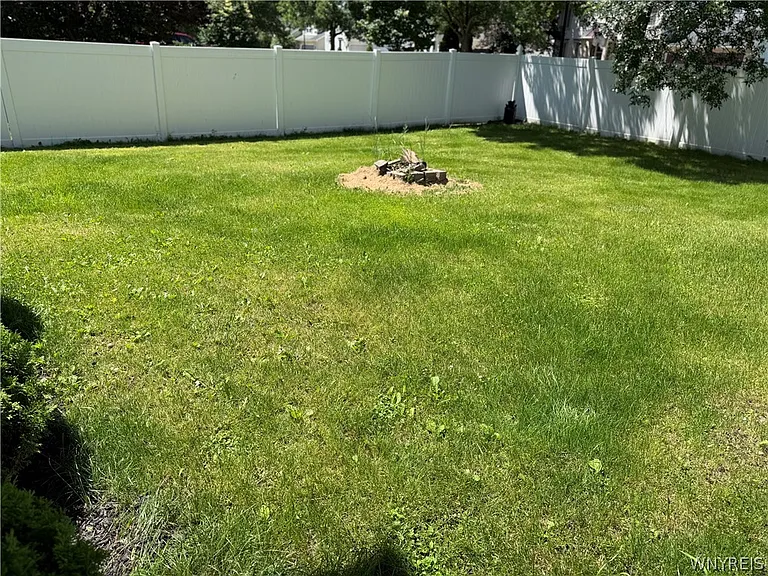 783 N French Rd — Photo 26