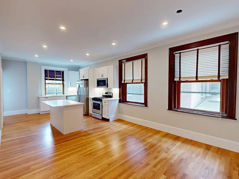 8 Davenport St #3 — Photo 3