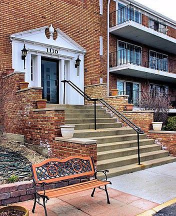 4th image of 1110 N Farnsworth Ave APT 102