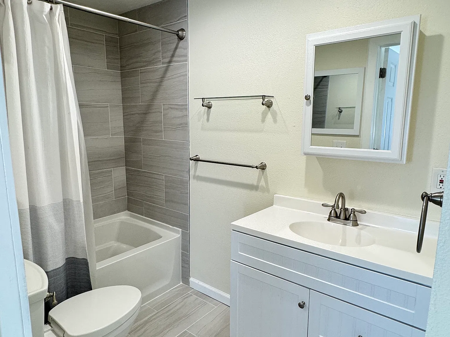 2 bed, 2.5 bath, 1248 sqft, $875 — Photo 3