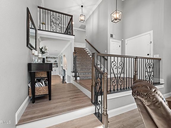 3rd image of 1141 Canyon Crest Ct