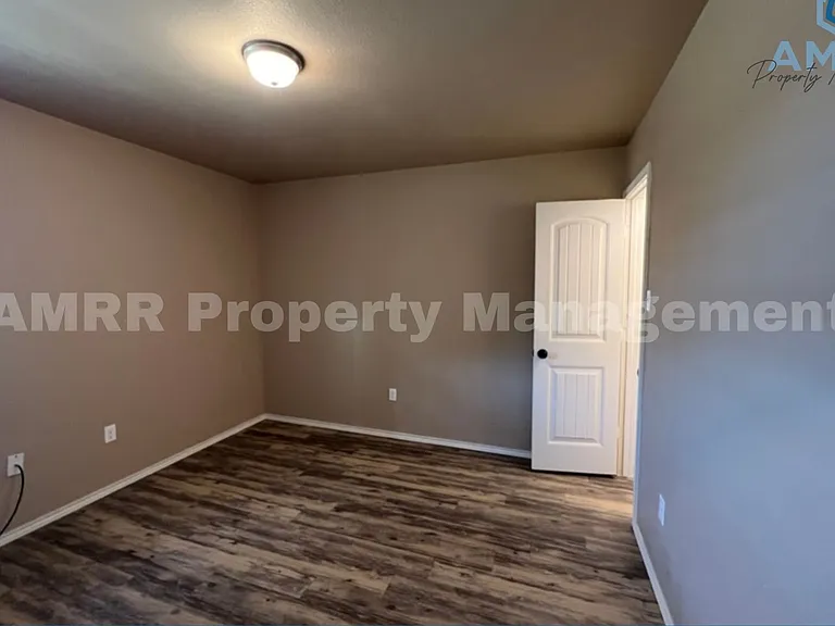 2509 N Ave N — Photo 8