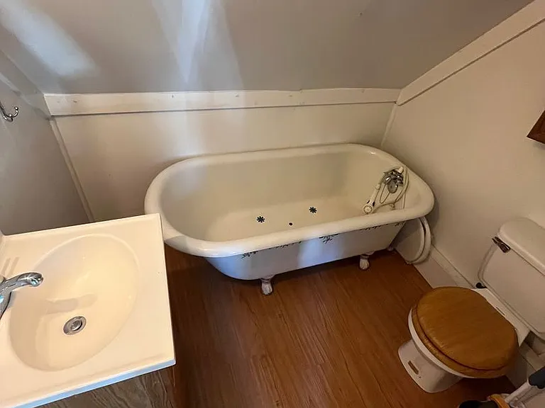 19 Bradley St — Photo 2