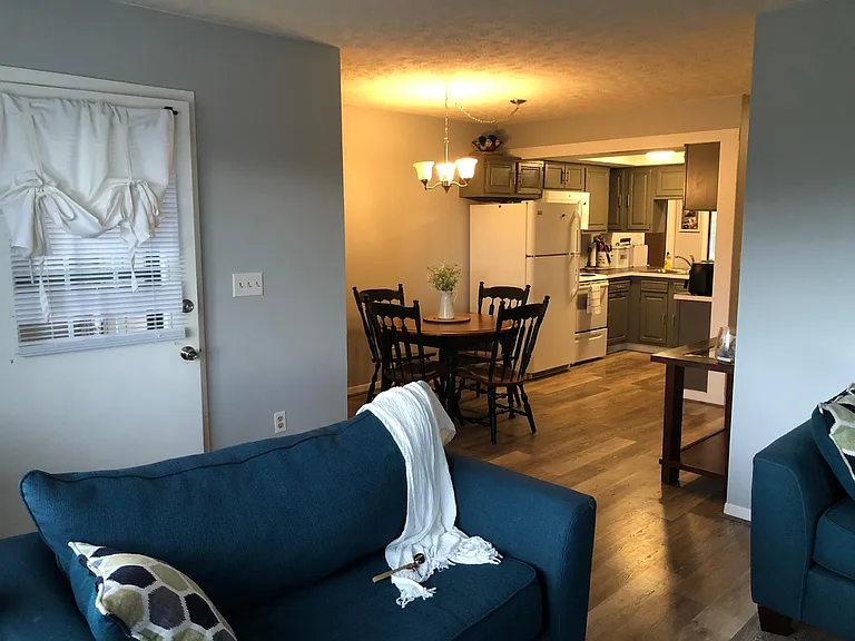 1417 Millstream Dr — Photo 3