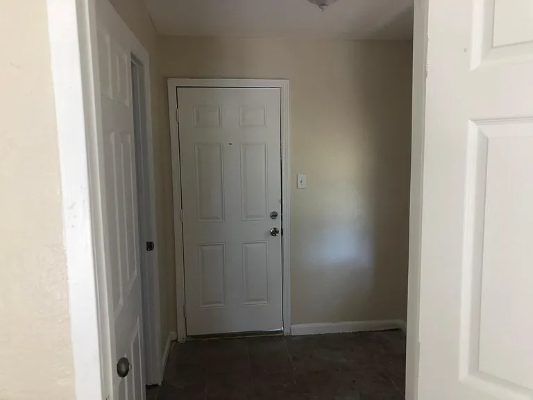 5504 Manor Rd — Photo 4