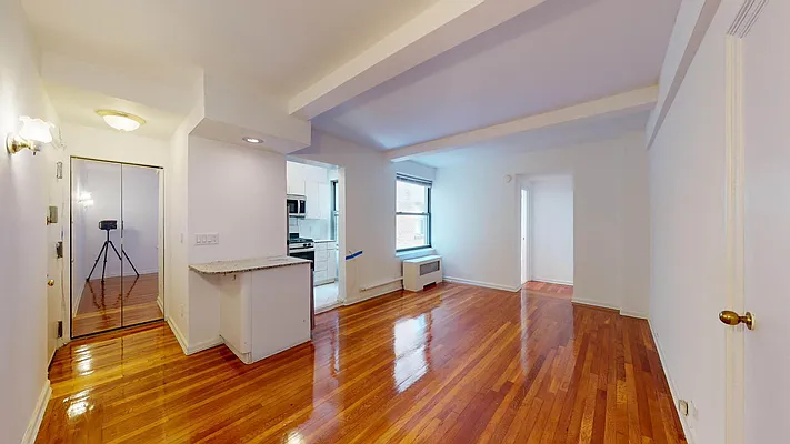 Rented by Bond New York | media 25