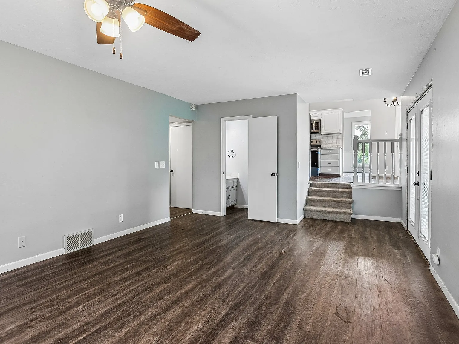 4 bed, 2385 sqft, $2,500 — Photo 4