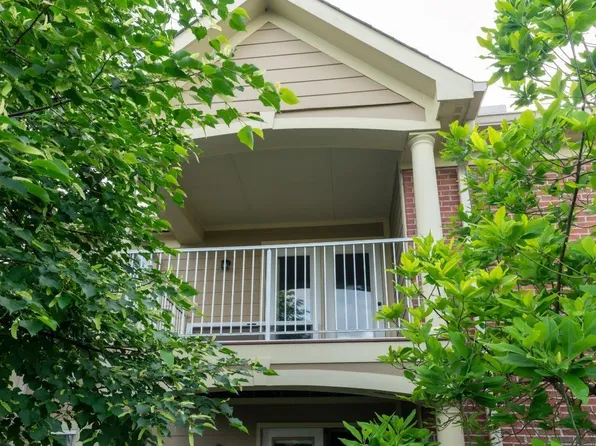 7325 Chatham Ct APT E, West Chester, OH 45069