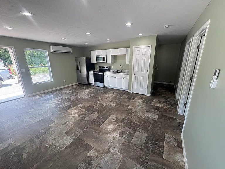 60 NW 9th St #5 — Photo 1