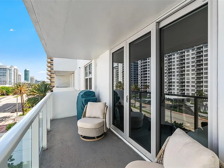 5701 Collins Ave #503 — Photo 44
