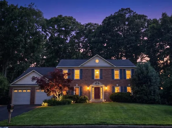 8722 Foxhall Ter, Fairfax Station, VA 22039