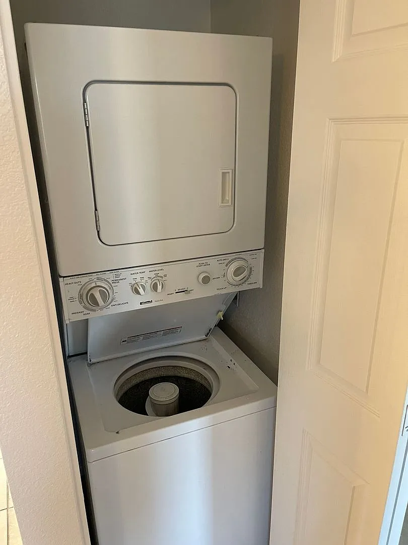 2nd Floor condo For Rent — Photo 4